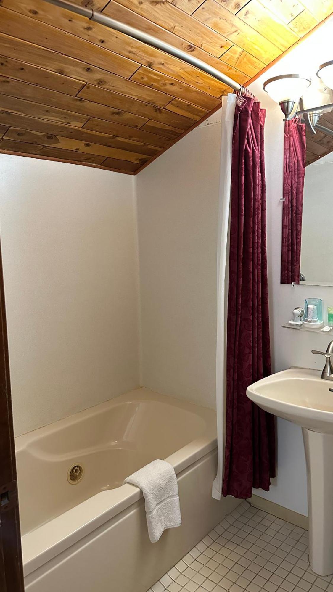 7 Gables Inn & Suites Φέρμπανκς Εξωτερικό φωτογραφία