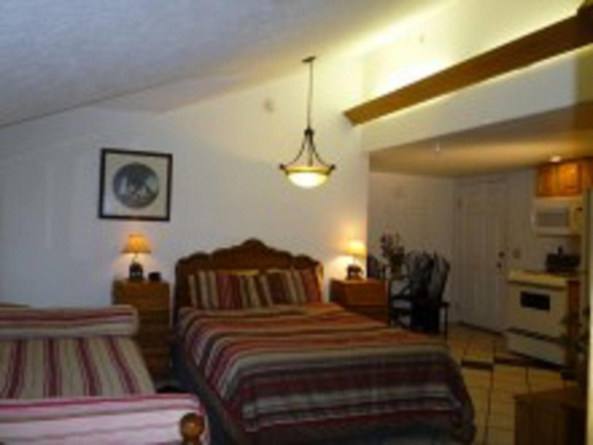 7 Gables Inn & Suites Φέρμπανκς Εξωτερικό φωτογραφία